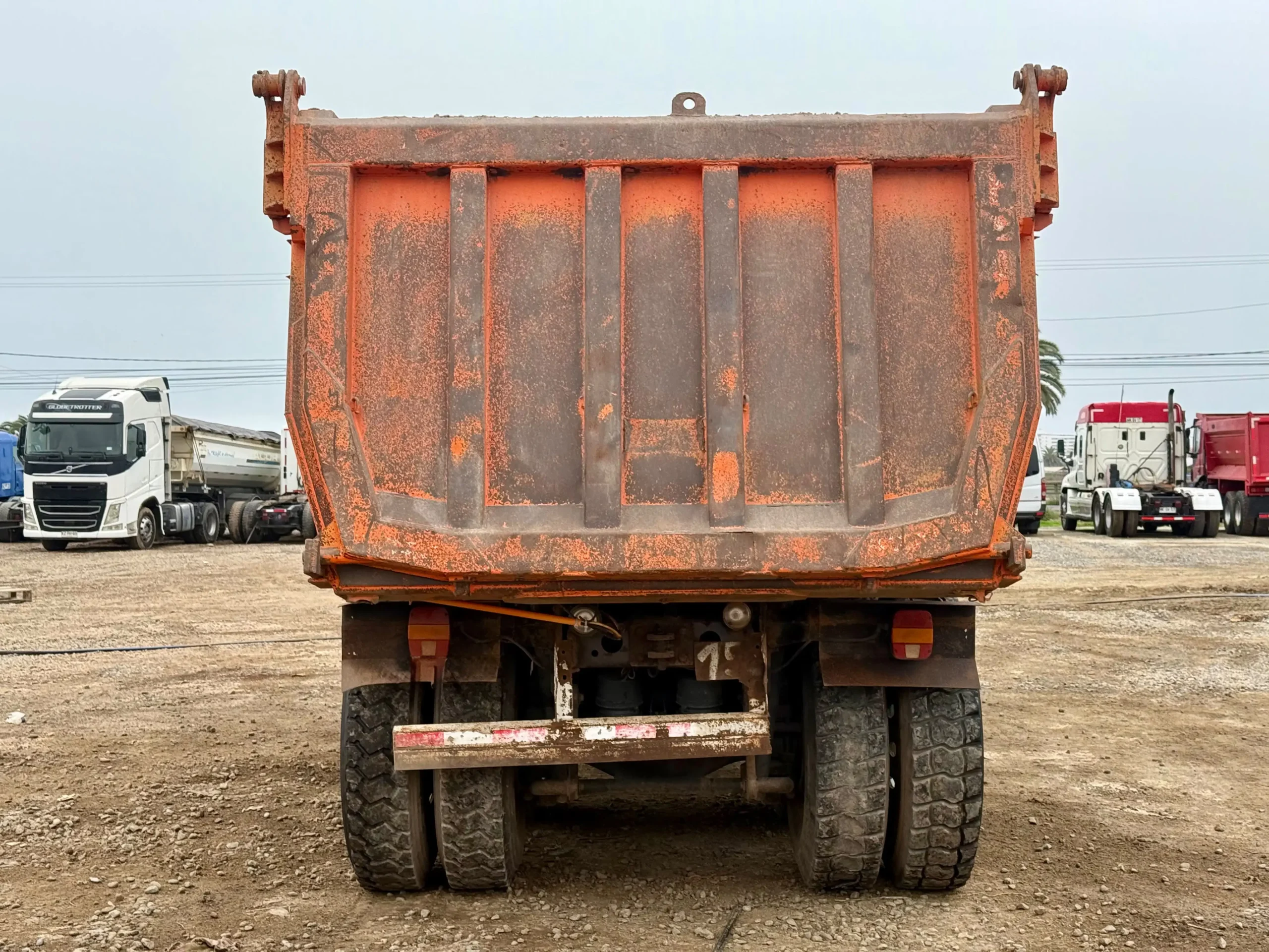 2014 Camión Mercedes Benz Actros 4144K Tolva 20m3 - Imagen 4