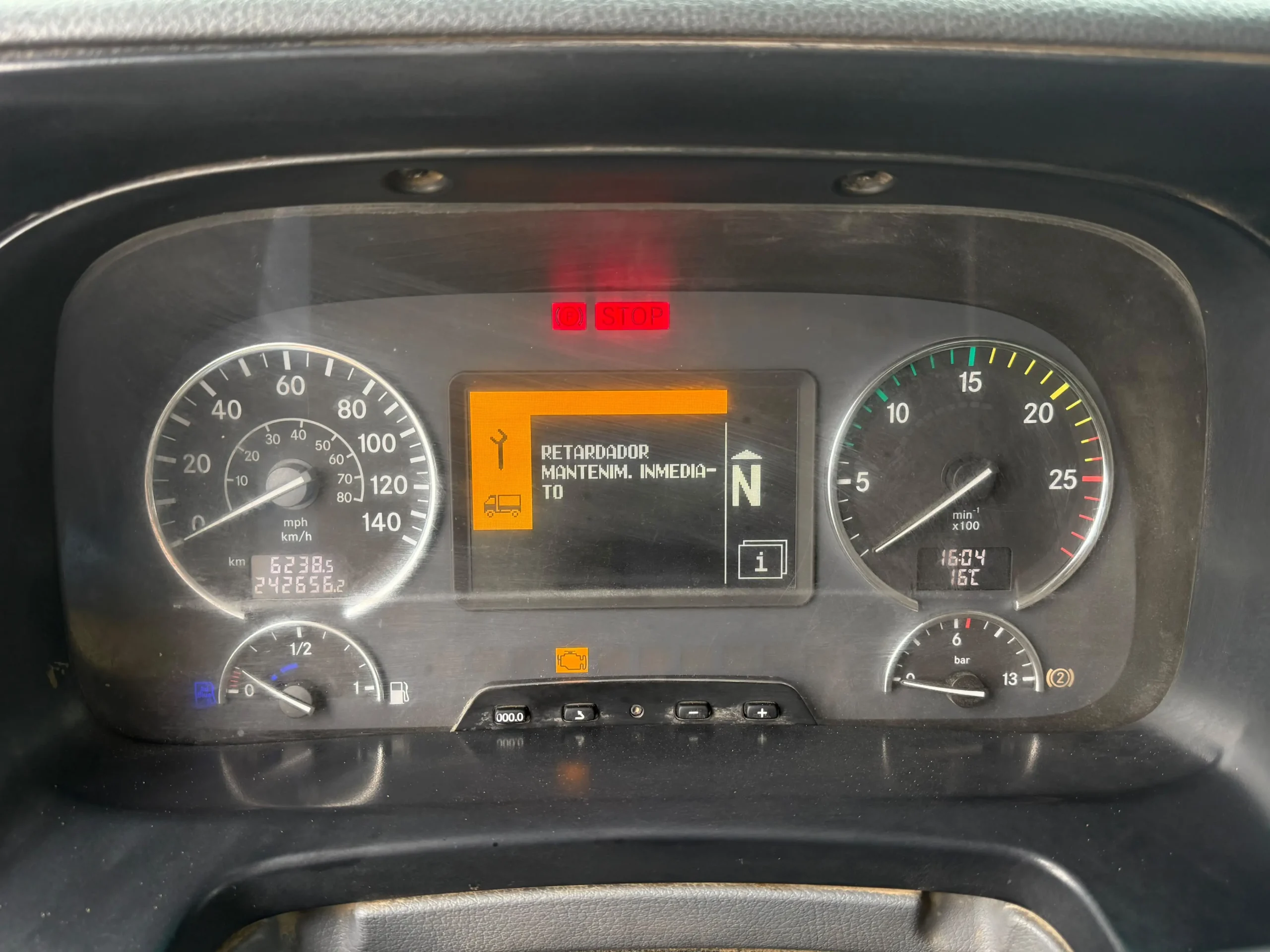 2014 Camión Mercedes Benz Actros 4144K Tolva 20m3 - Imagen 13