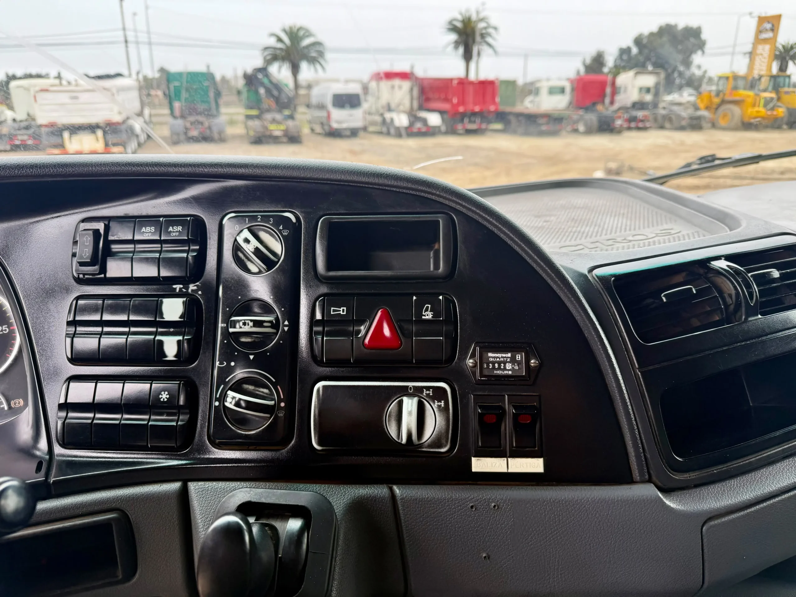 2014 Camión Mercedes Benz Actros 4144K Tolva 20m3 - Imagen 15