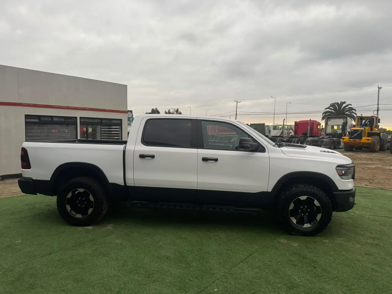2024 Camioneta RAM 1500 Rebel 5.7 - Imagen 3