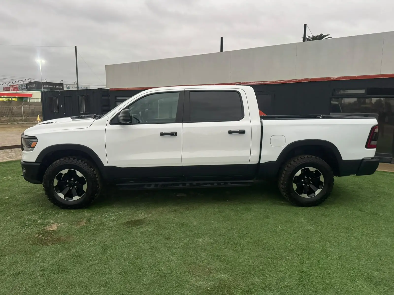 2024 Camioneta RAM 1500 Rebel 5.7 - Imagen 4