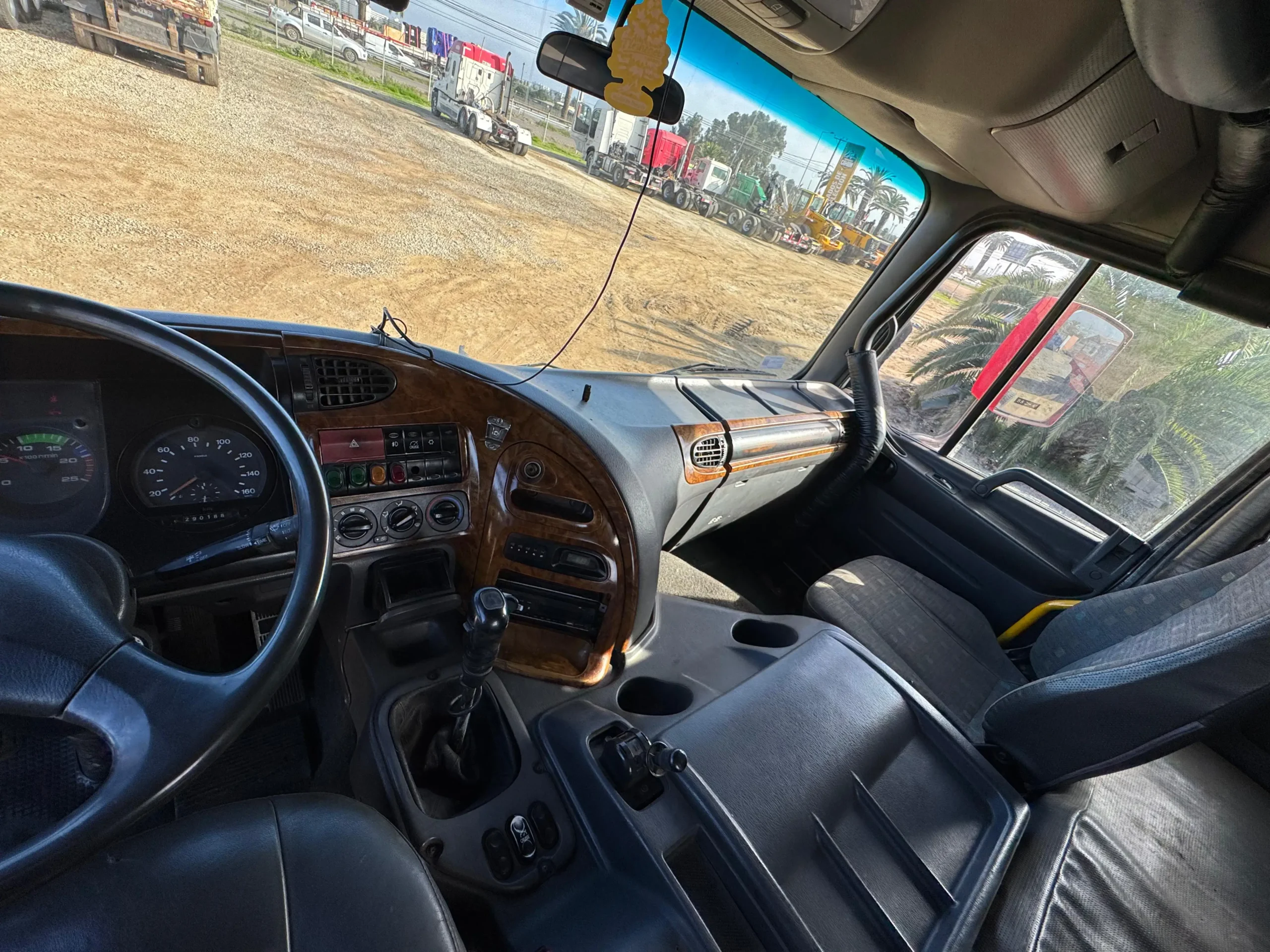 2009 Tractocamión Hyundai HD 1000 6x4 – 410 HP - Imagen 12