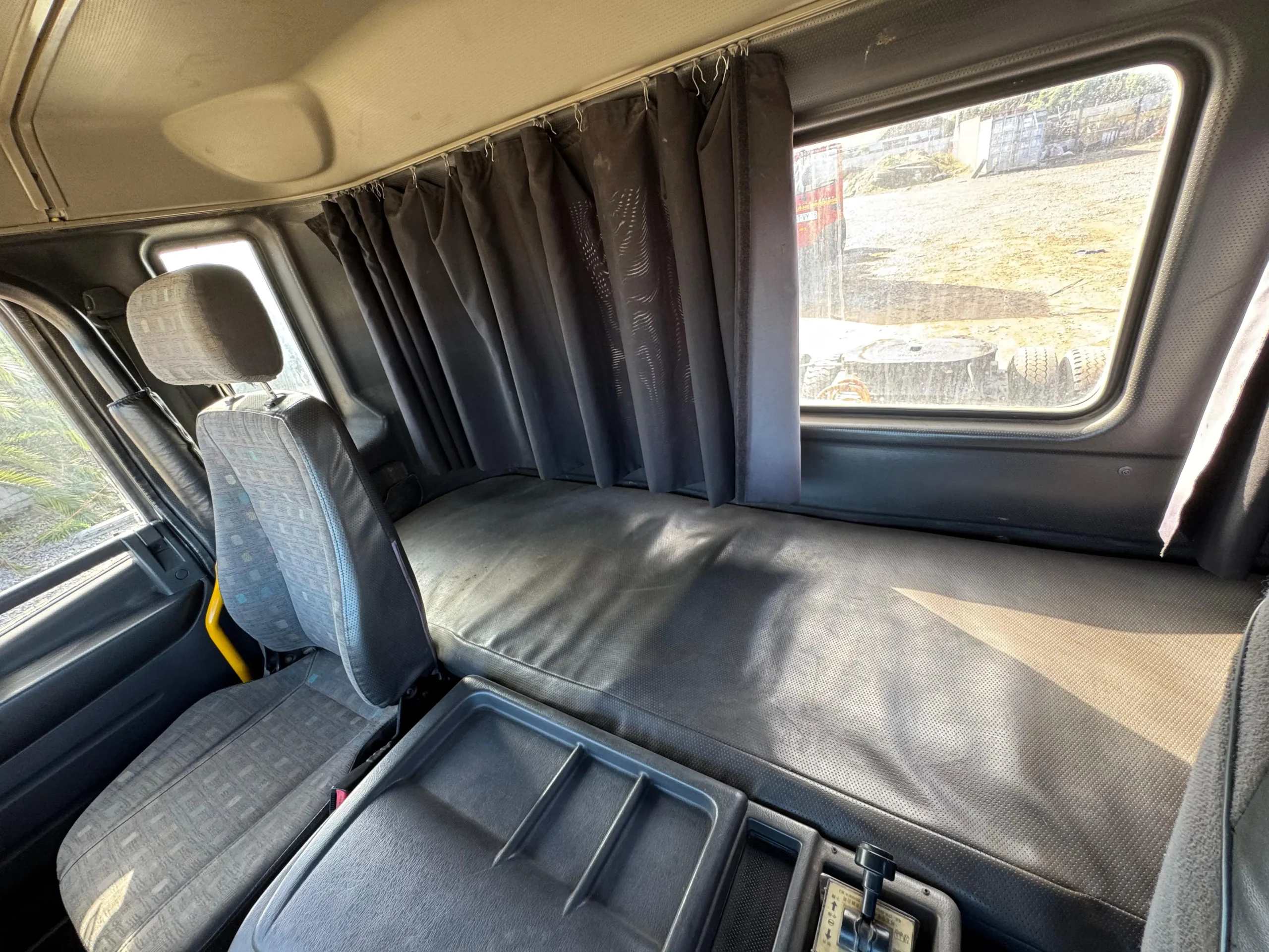 2009 Tractocamión Hyundai HD 1000 6x4 – 410 HP - Imagen 16