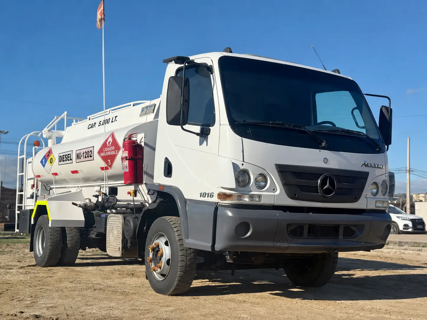2019 Camión Combustible Mercedes Benz Accelo 1016 Capacidad 5.000 lts - Imagen 3