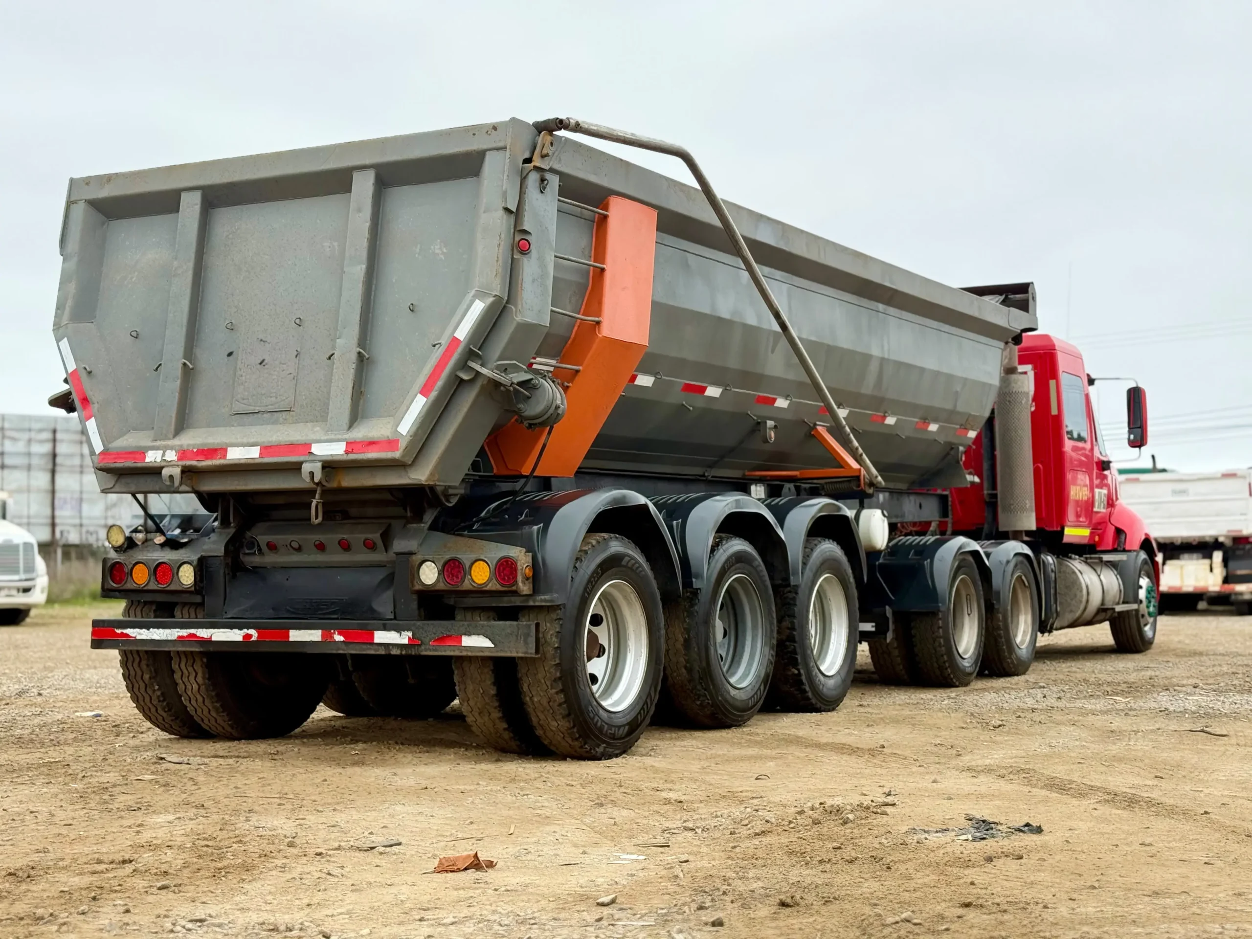 2017 Semiremolque Batea Caren SRV 20M3 – 3 Ejes Capacidad para 20m3 - Imagen 4