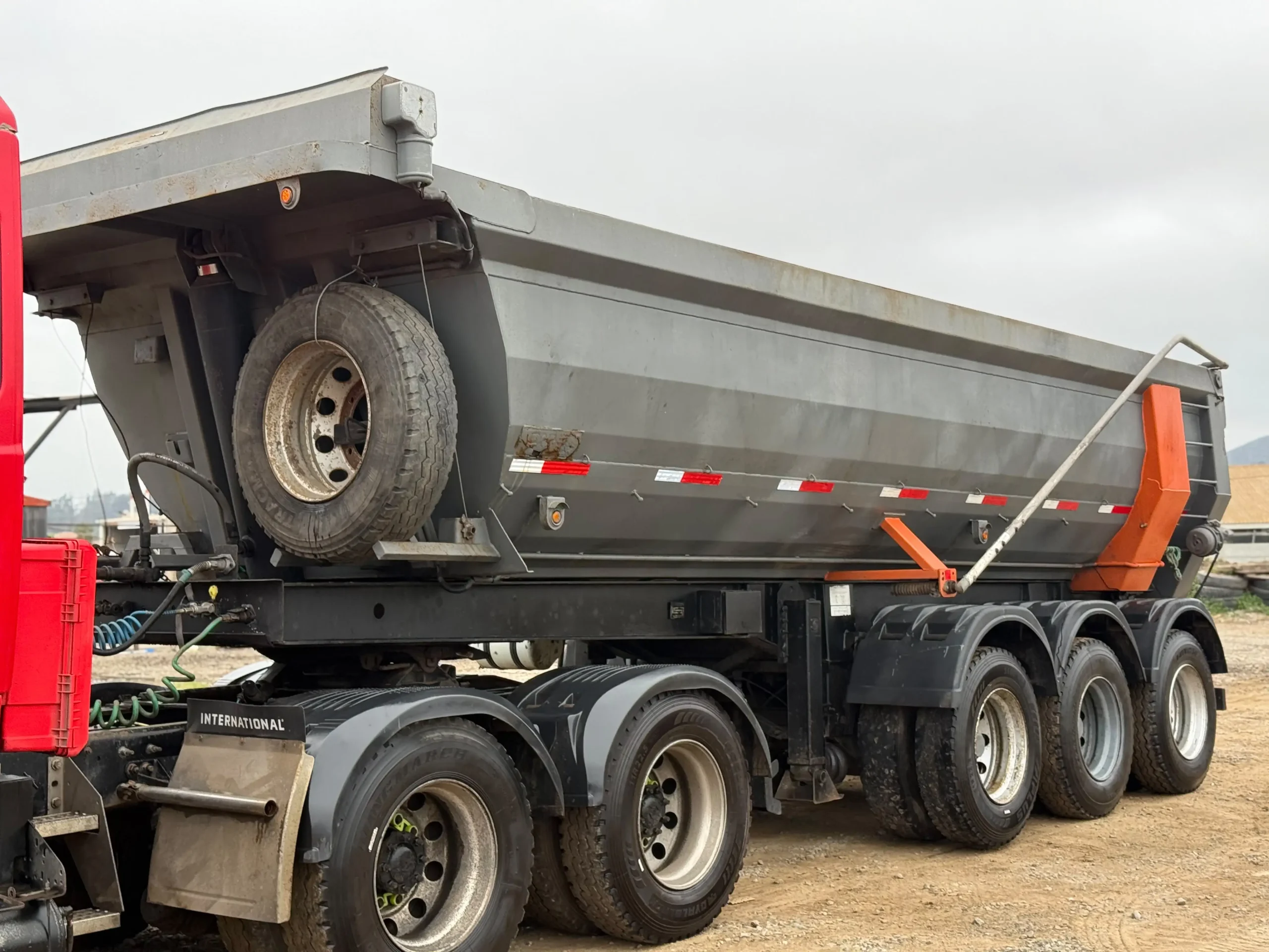 2017 Semiremolque Batea Caren SRV 20M3 – 3 Ejes Capacidad para 20m3 - Imagen 8