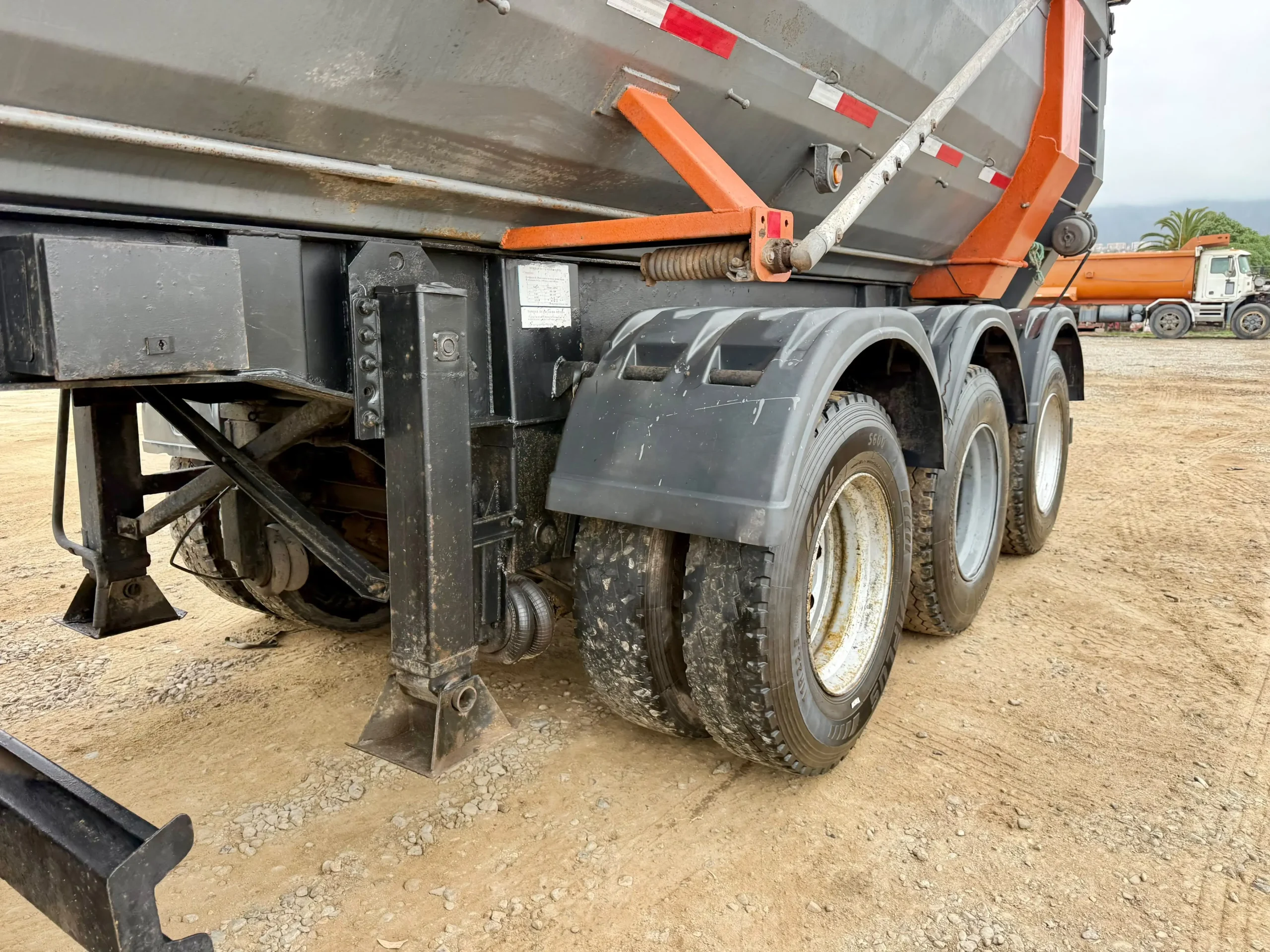 2017 Semiremolque Batea Caren SRV 20M3 – 3 Ejes Capacidad para 20m3 - Imagen 7